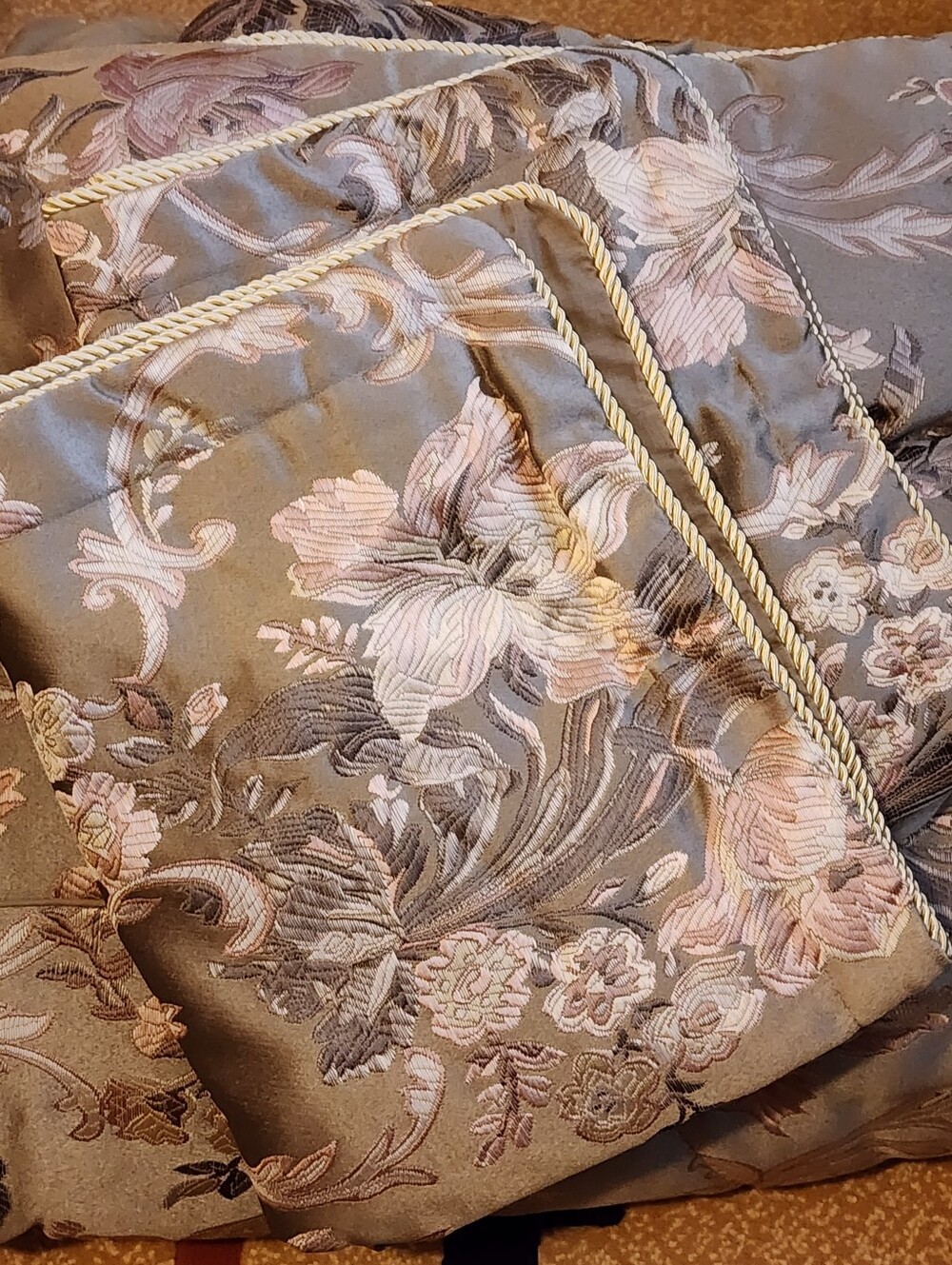 Bellisimo Jacquard Queeen Comforter Shams Bed Skirt 4 Pc Set